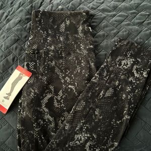 New with tags printed leggings